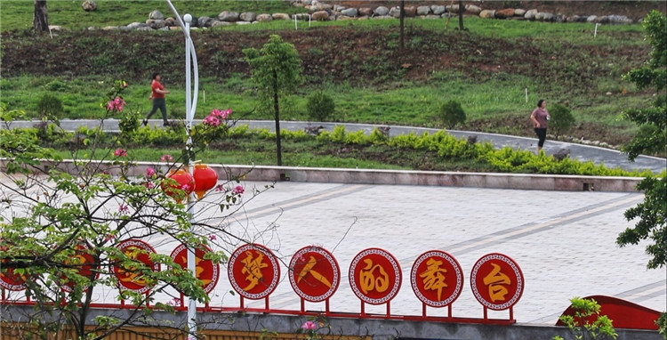 清晨，村民群眾在七拱鎮(zhèn)康體公園跑步。（通訊員供圖） (1).jpg